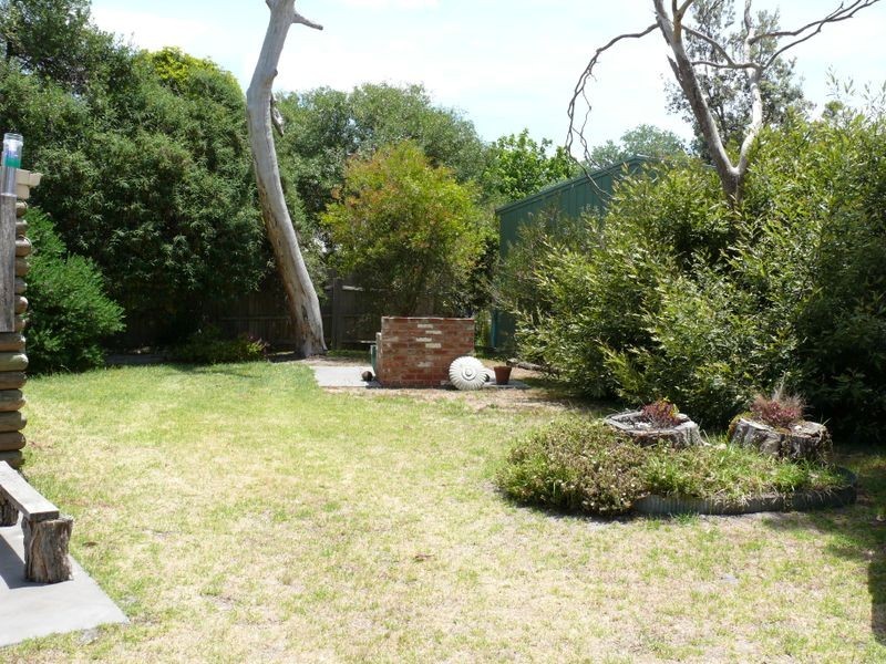 12 Eighth Avenue, Raymond Island VIC 3880