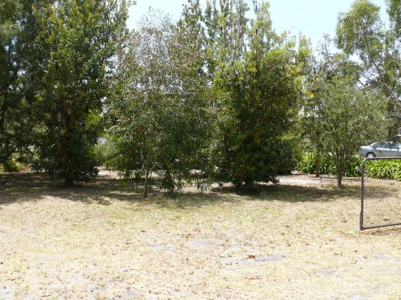 12 Eighth Avenue, Raymond Island VIC 3880