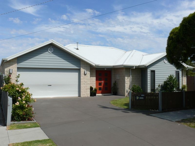 17 Wellington Street, Paynesville VIC 3880