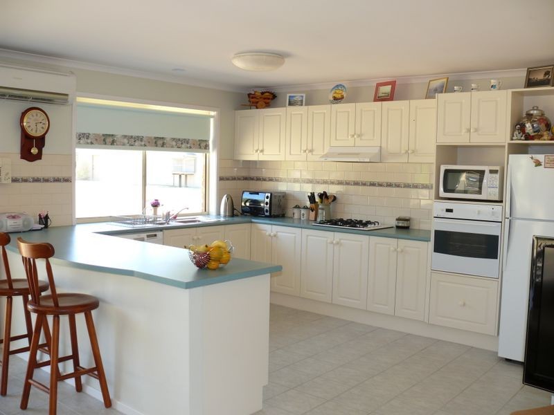 11 Boyd Court, Eagle Point VIC 3878