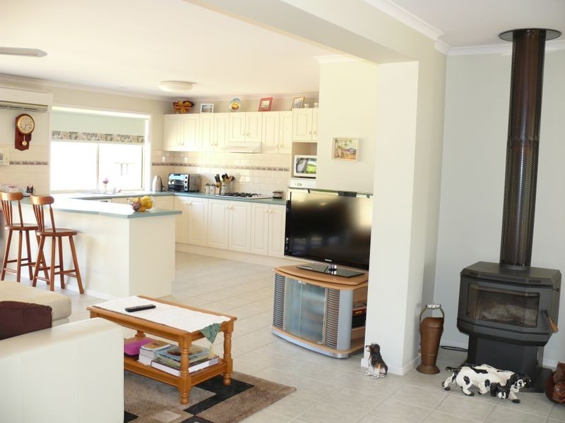 11 Boyd Court, Eagle Point VIC 3878