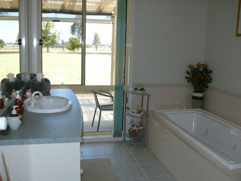 11 Boyd Court, Eagle Point VIC 3878