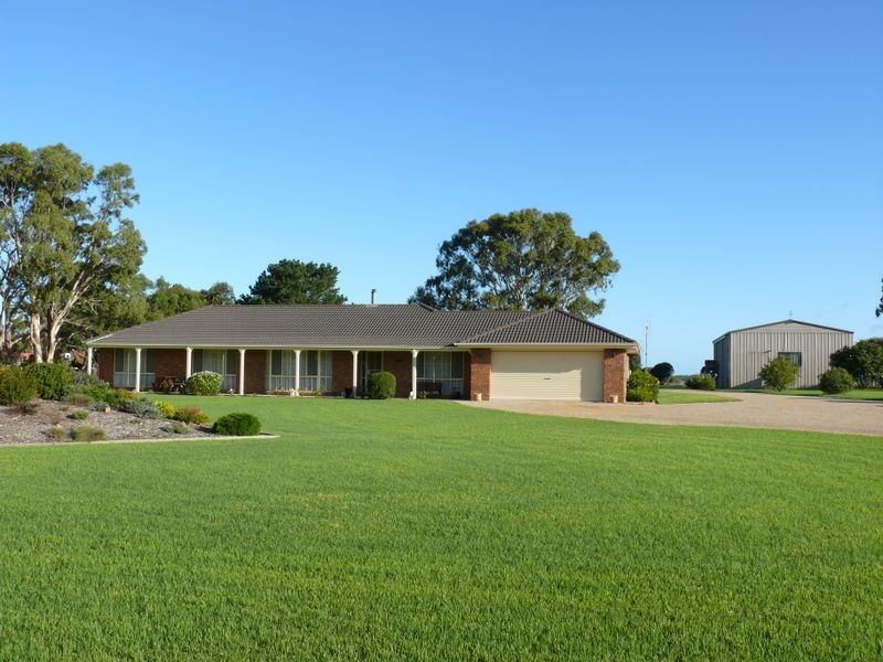 11 Boyd Court, Eagle Point VIC 3878