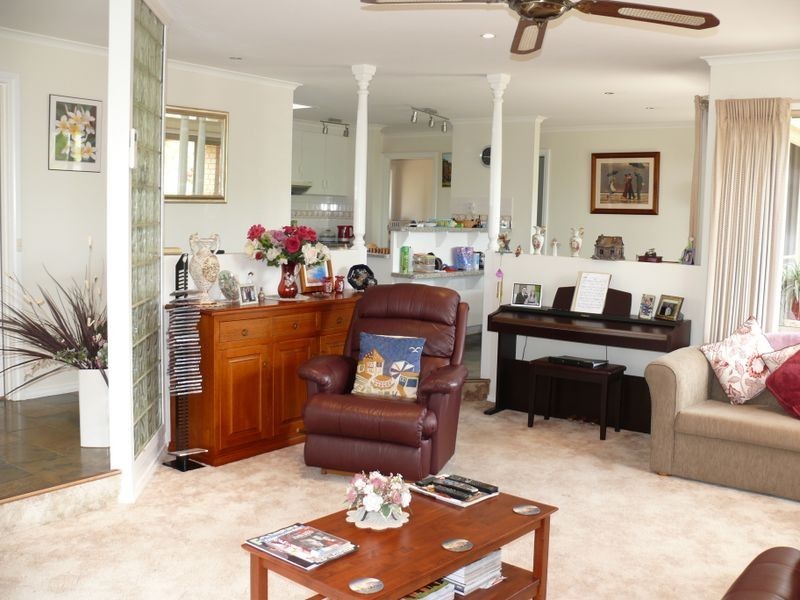 10 Schooner Terrace, Paynesville VIC 3880