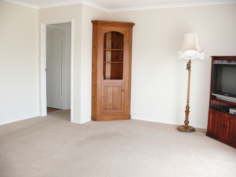 2/27 Main Road, Paynesville VIC 3880