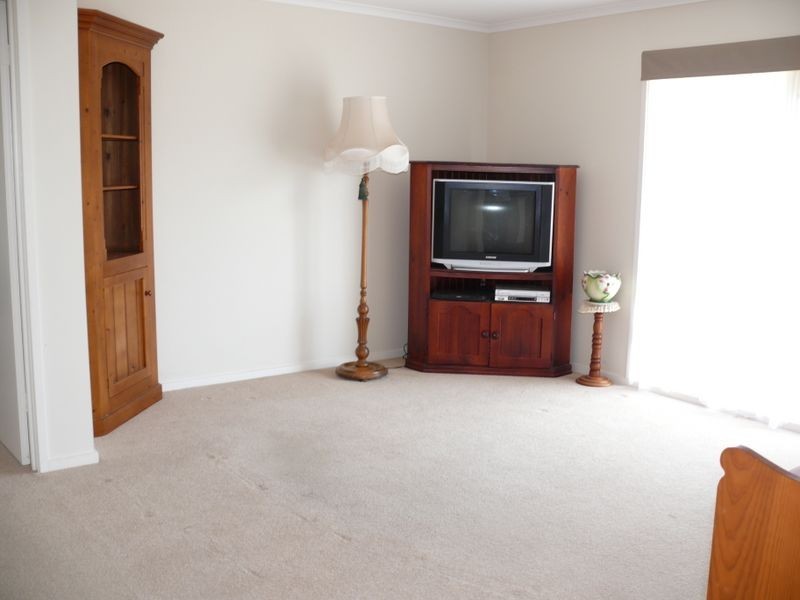 2/27 Main Road, Paynesville VIC 3880