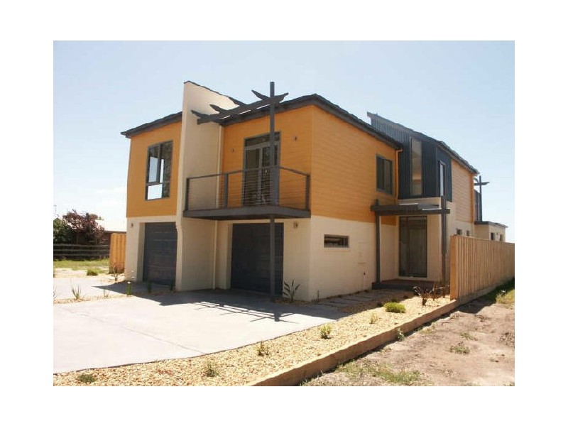 4/4 Green Court, Eagle Point VIC 3878