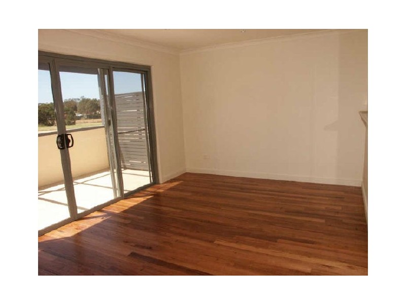 4/4 Green Court, Eagle Point VIC 3878