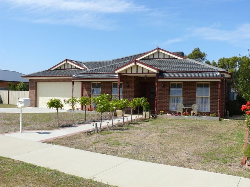 18 Riviera Close, Paynesville VIC 3880