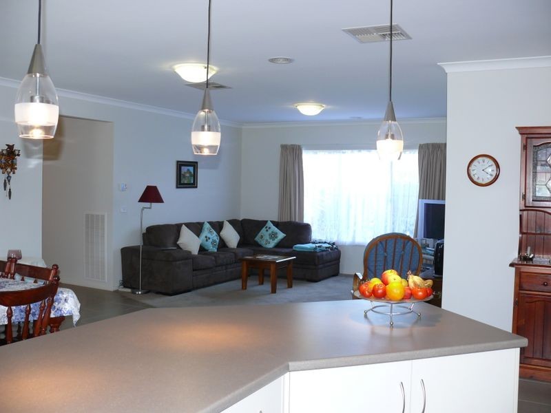 18 Riviera Close, Paynesville VIC 3880