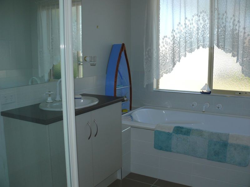 18 Riviera Close, Paynesville VIC 3880