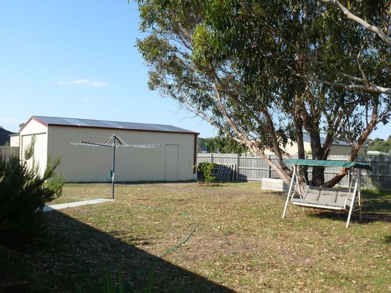 18 Riviera Close, Paynesville VIC 3880