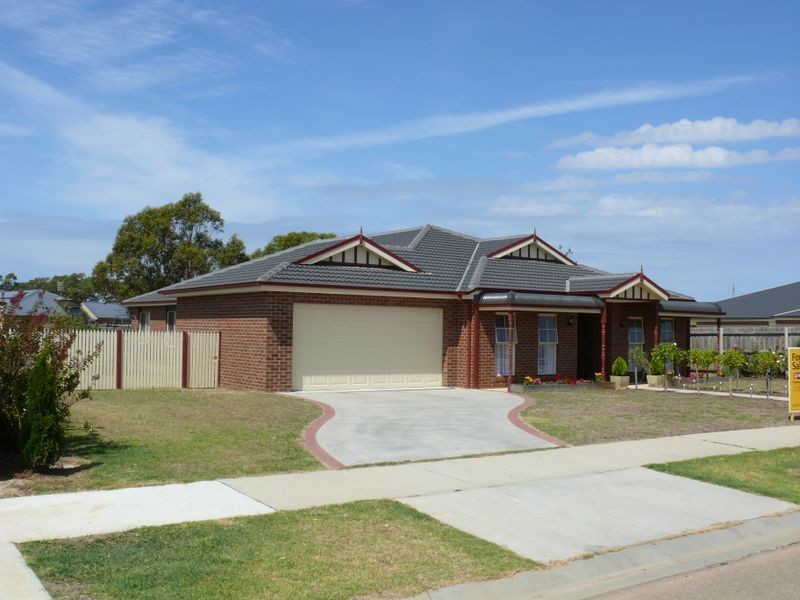 18 Riviera Close, Paynesville VIC 3880