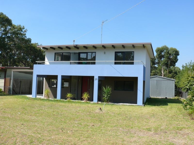 21 Seventh Parade, Raymond Island VIC 3880