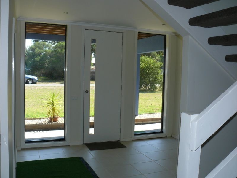 21 Seventh Parade, Raymond Island VIC 3880