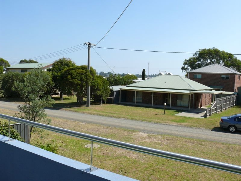 21 Seventh Parade, Raymond Island VIC 3880