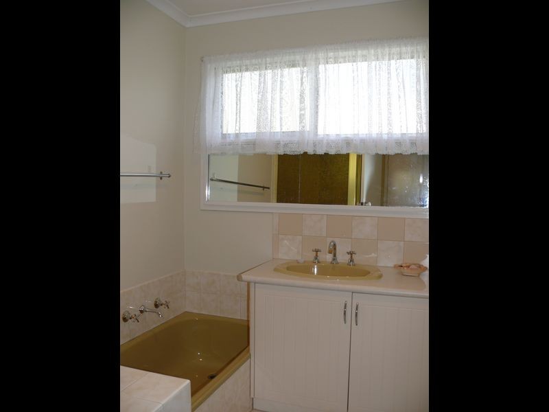 6 Hoskin Street, Eagle Point VIC 3878