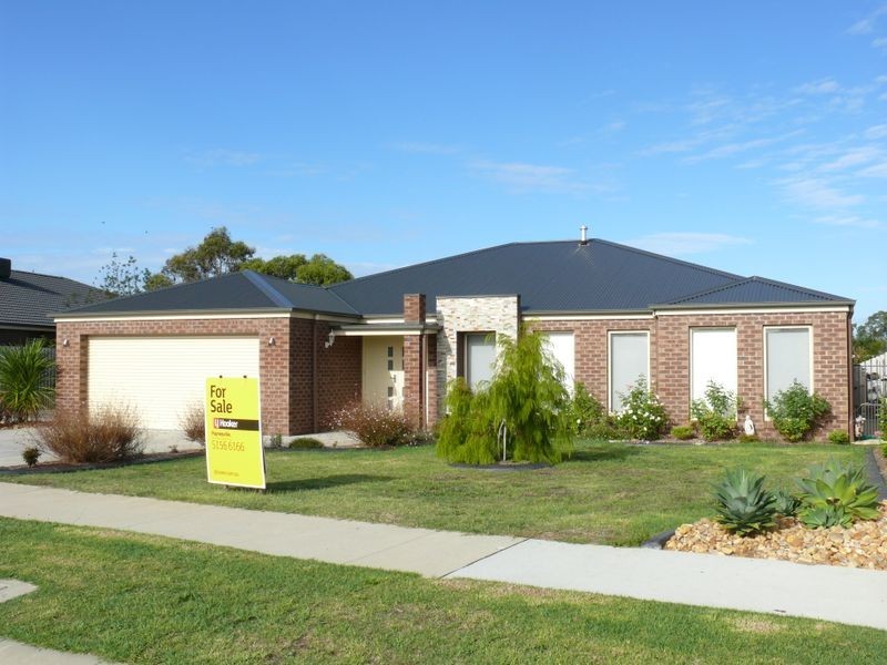 16 Riviera Close, Paynesville VIC 3880