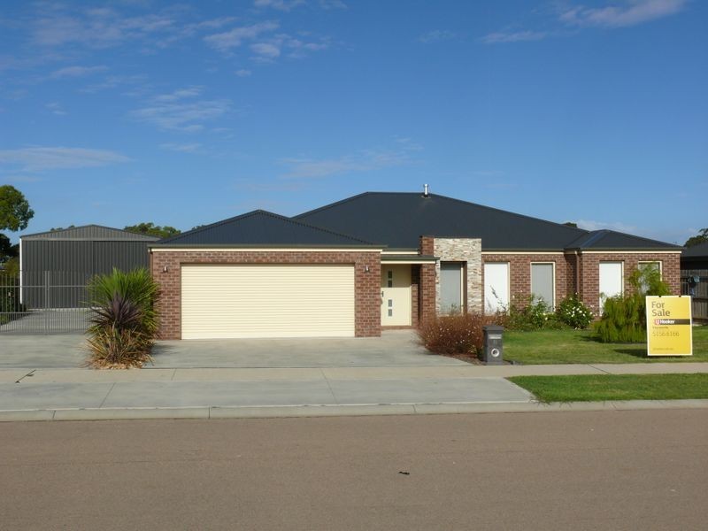 16 Riviera Close, Paynesville VIC 3880
