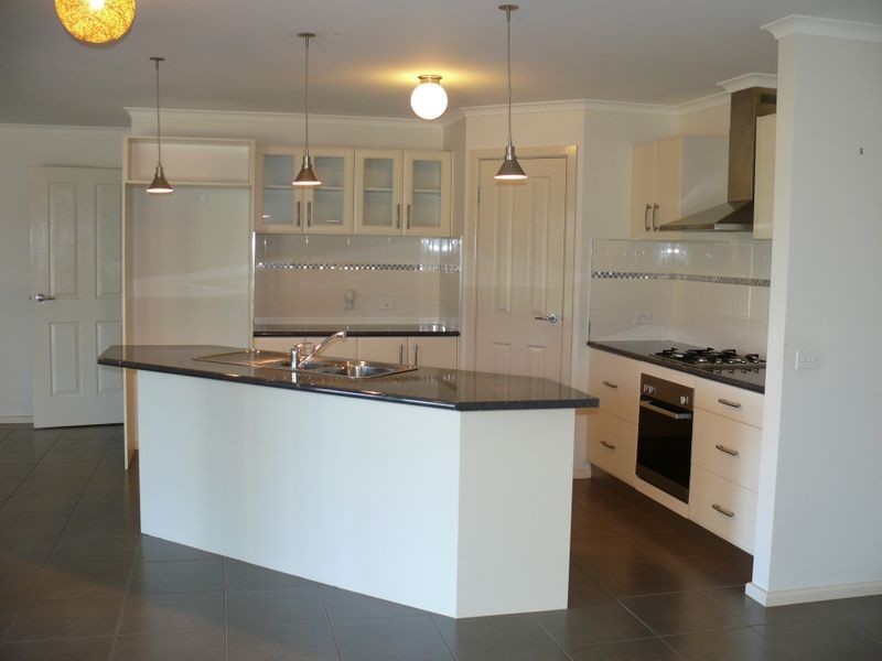 16 Riviera Close, Paynesville VIC 3880