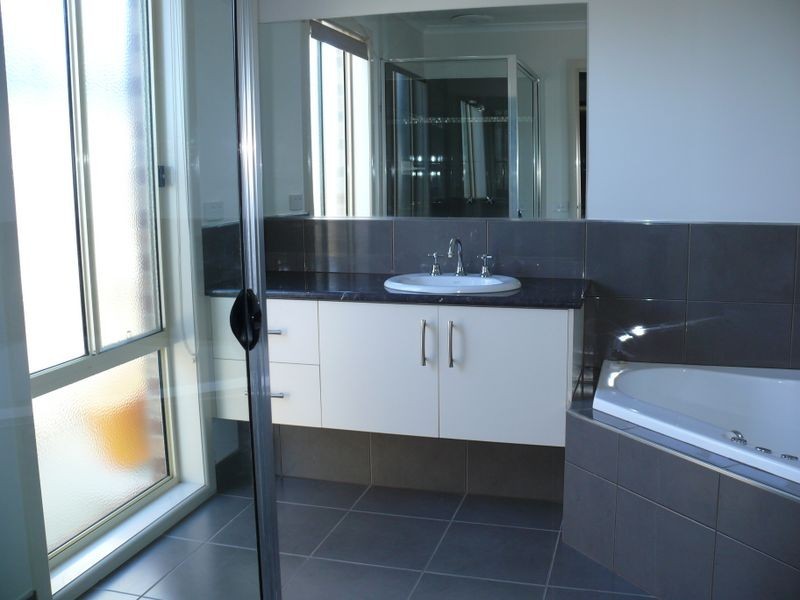 16 Riviera Close, Paynesville VIC 3880