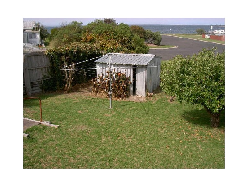 11 Bay Road, Eagle Point VIC 3878