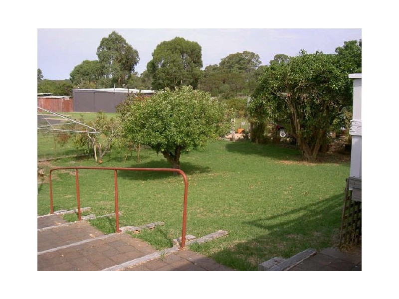 11 Bay Road, Eagle Point VIC 3878