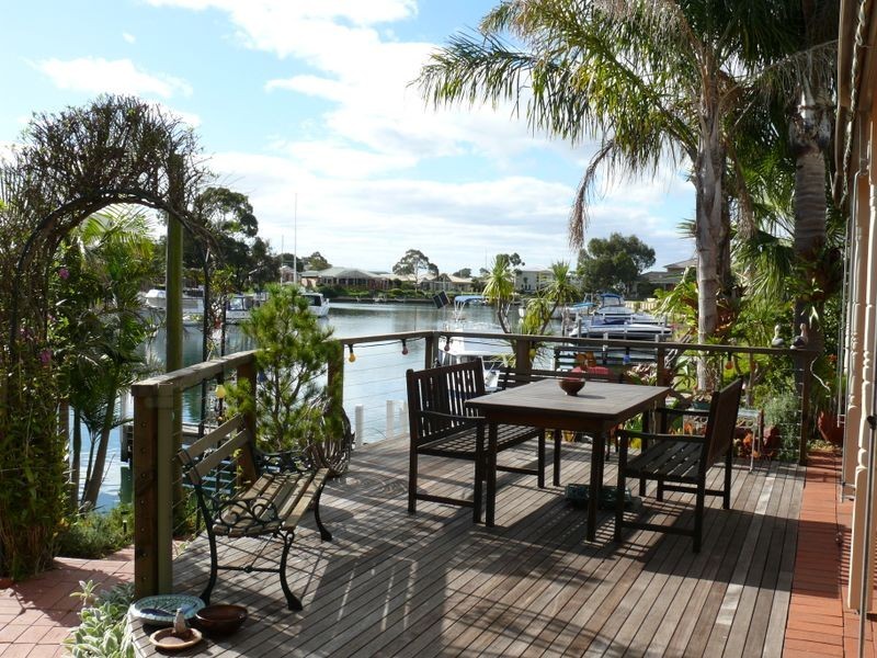 House 2/55 Wellington Street, Paynesville VIC 3880