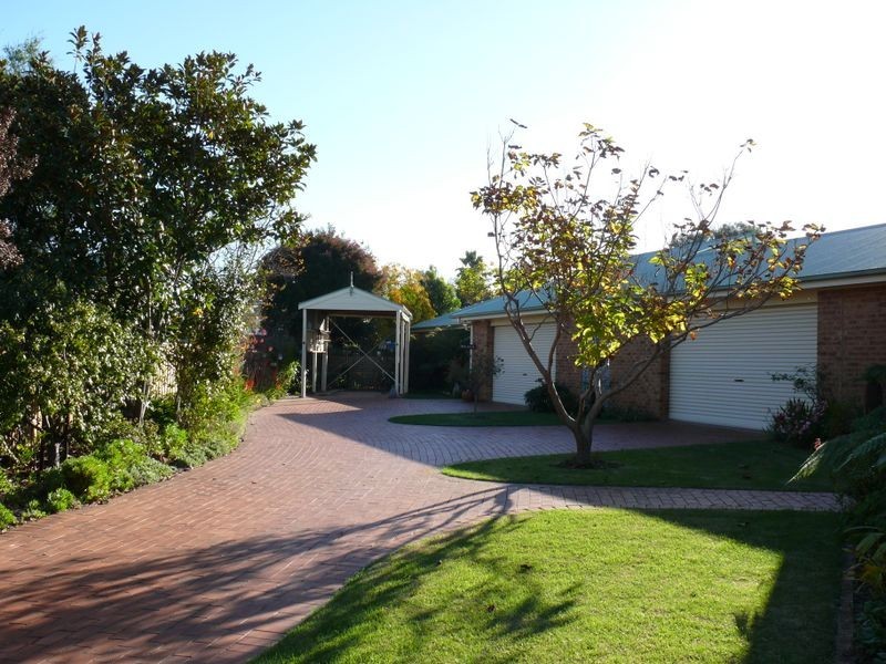 House 2/55 Wellington Street, Paynesville VIC 3880