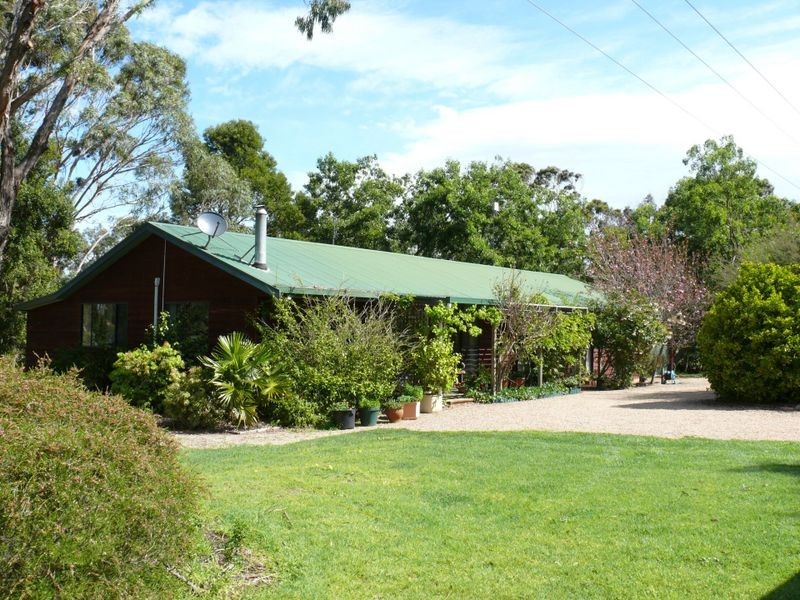 100 Mathiesons Road, Eagle Point VIC 3878