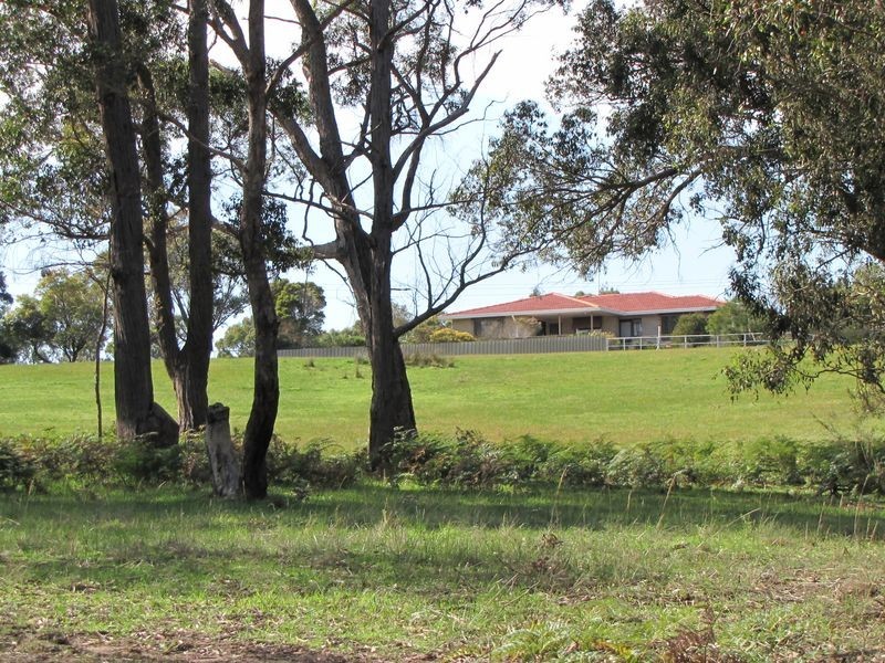 240 Lake Victoria Road, Eagle Point VIC 3878