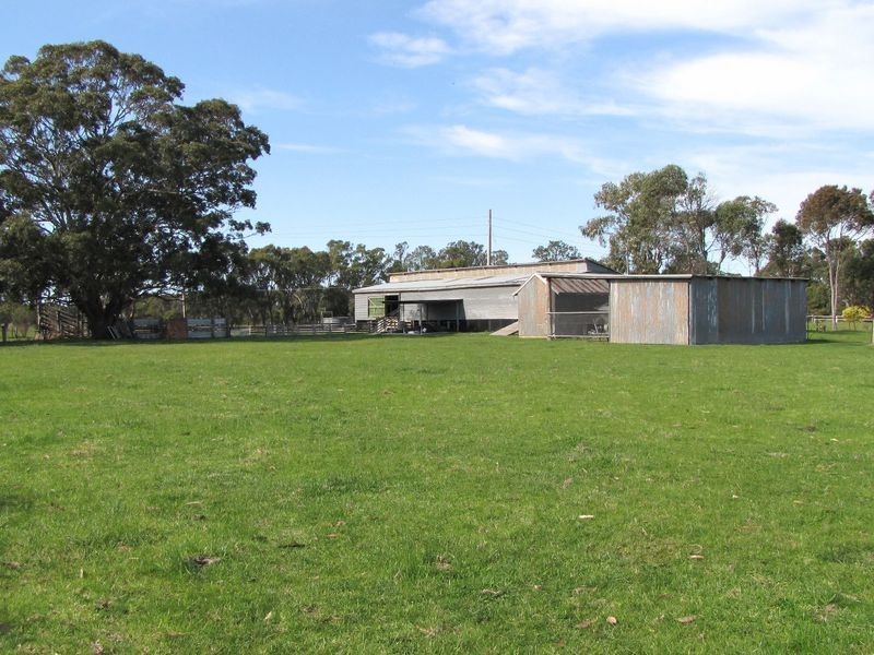 240 Lake Victoria Road, Eagle Point VIC 3878