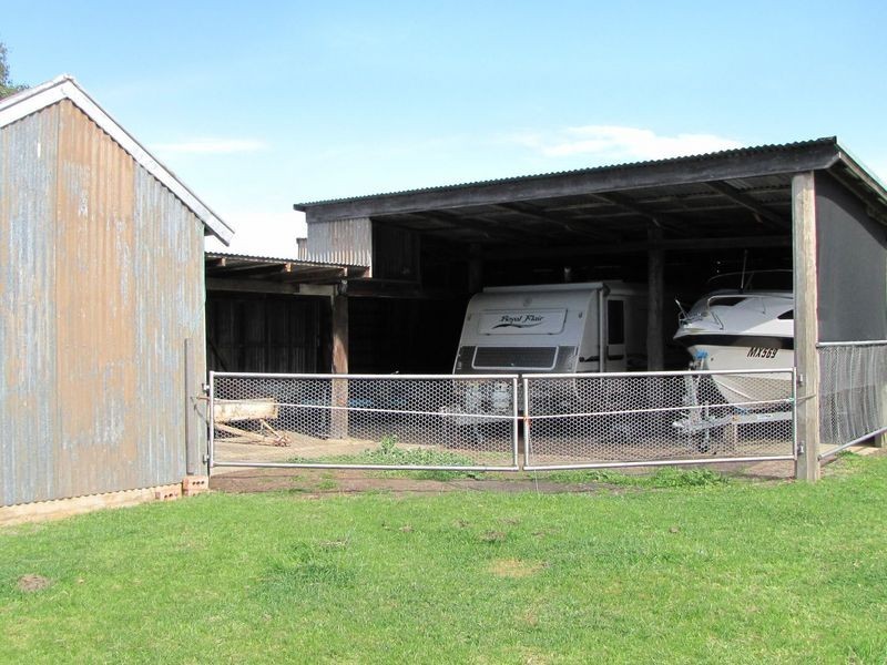240 Lake Victoria Road, Eagle Point VIC 3878