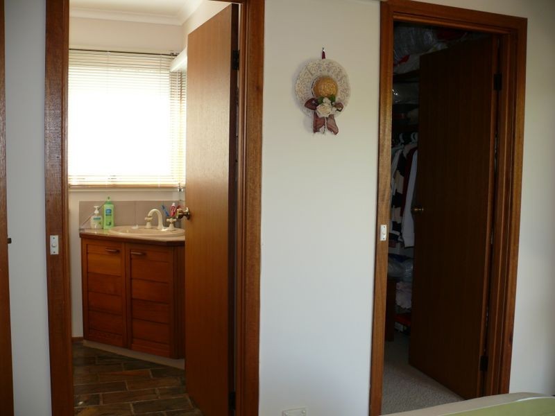 8 Fullarton Drive, Paynesville VIC 3880