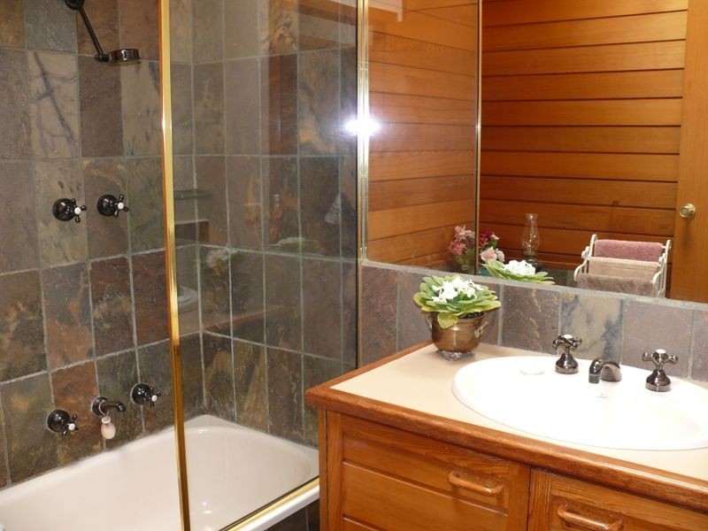 8 Fullarton Drive, Paynesville VIC 3880