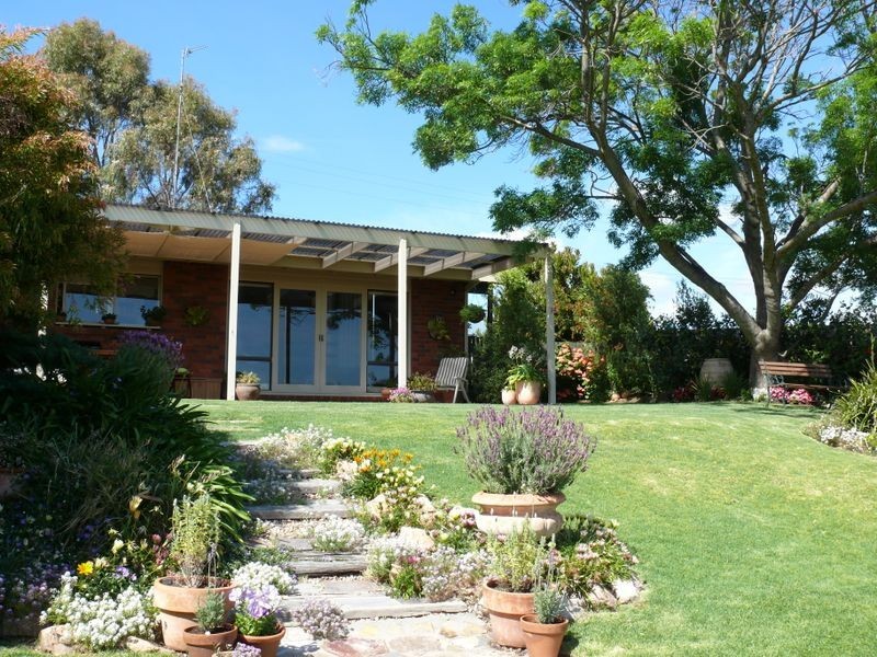 8 Fullarton Drive, Paynesville VIC 3880