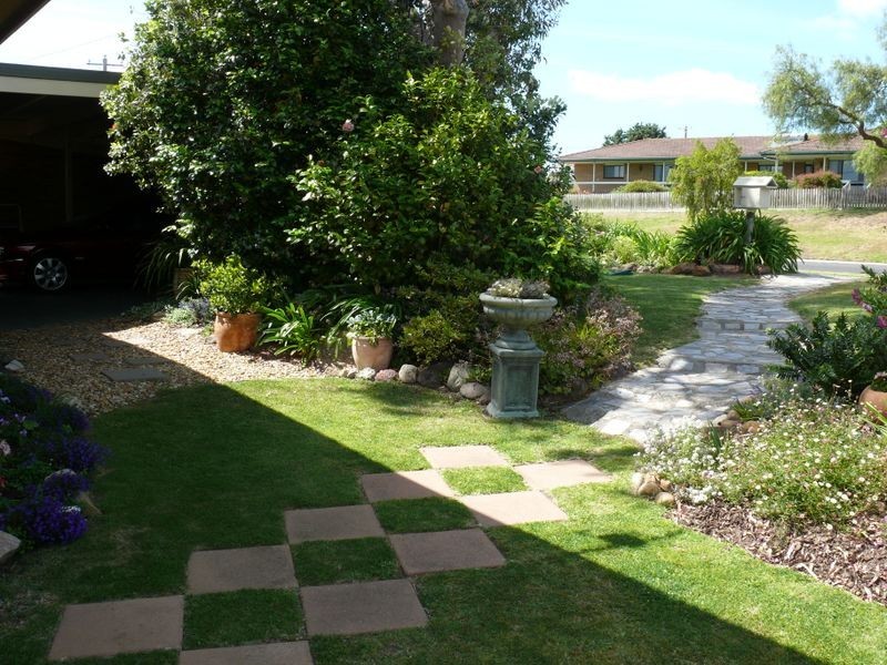 8 Fullarton Drive, Paynesville VIC 3880