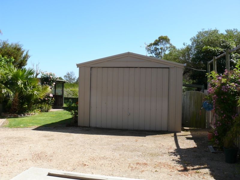147 Bay Road, Eagle Point VIC 3878