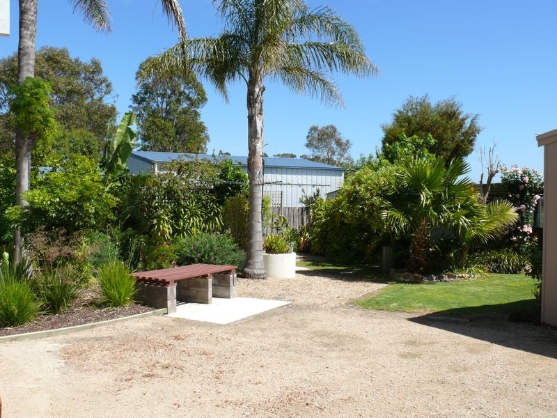147 Bay Road, Eagle Point VIC 3878
