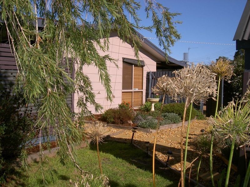 8 McMillan Grove, Paynesville VIC 3880