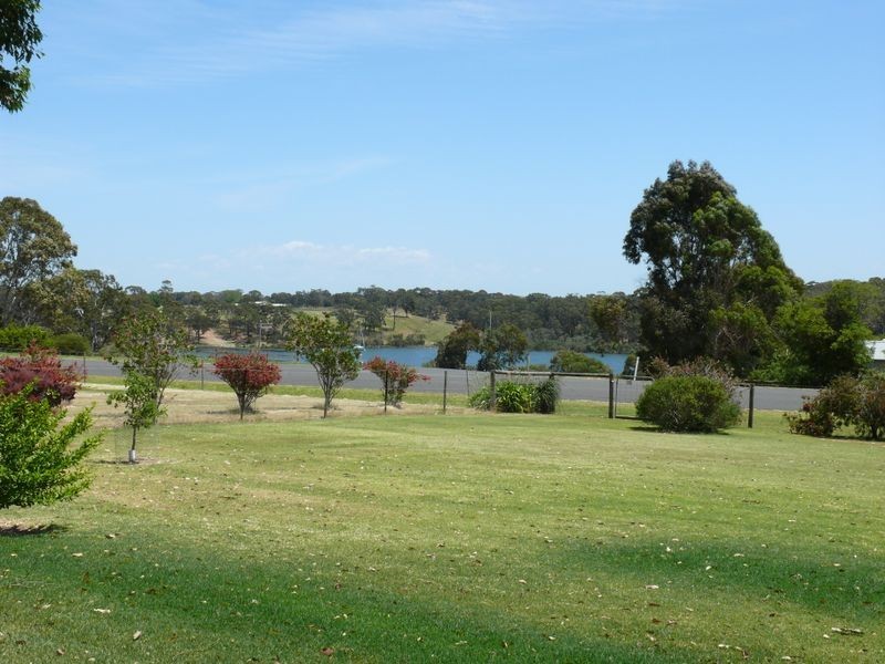 5 Simpsons Drive, Newlands Arm VIC 3875