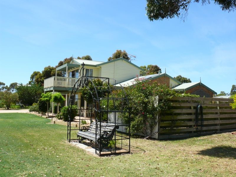 5 Simpsons Drive, Newlands Arm VIC 3875