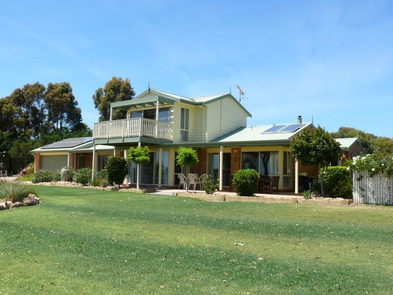 5 Simpsons Drive, Newlands Arm VIC 3875