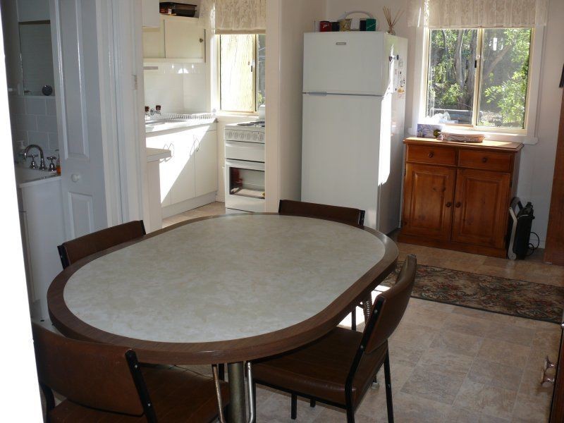 32 Fourth Avenue, Raymond Island VIC 3880