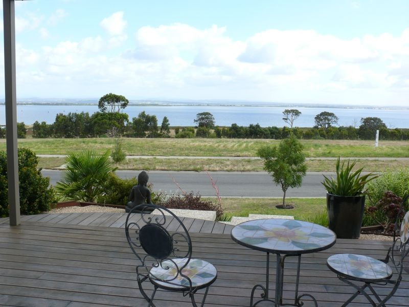 33 Eagle Bay Terrace, Eagle Point VIC 3878