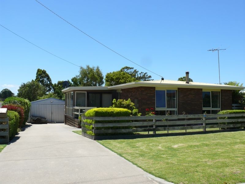 6 Bungaree Avenue, Paynesville VIC 3880