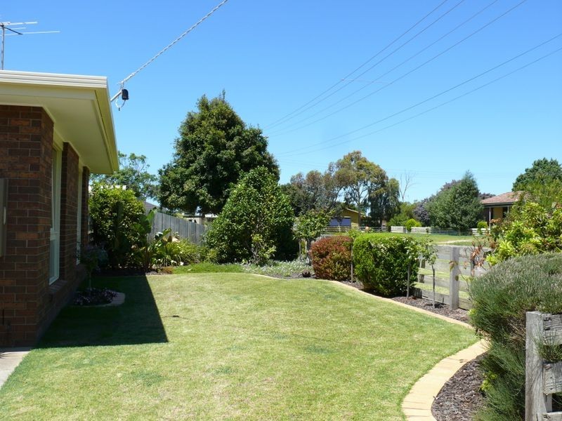 6 Bungaree Avenue, Paynesville VIC 3880