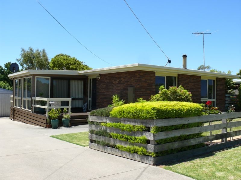 6 Bungaree Avenue, Paynesville VIC 3880