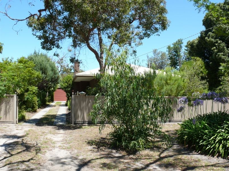 29 Third Parade, Raymond Island VIC 3880