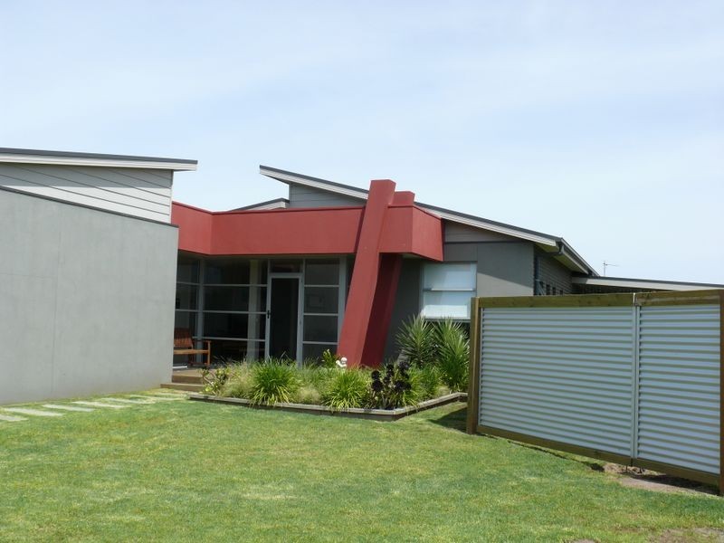 15 Riviera Close, Paynesville VIC 3880